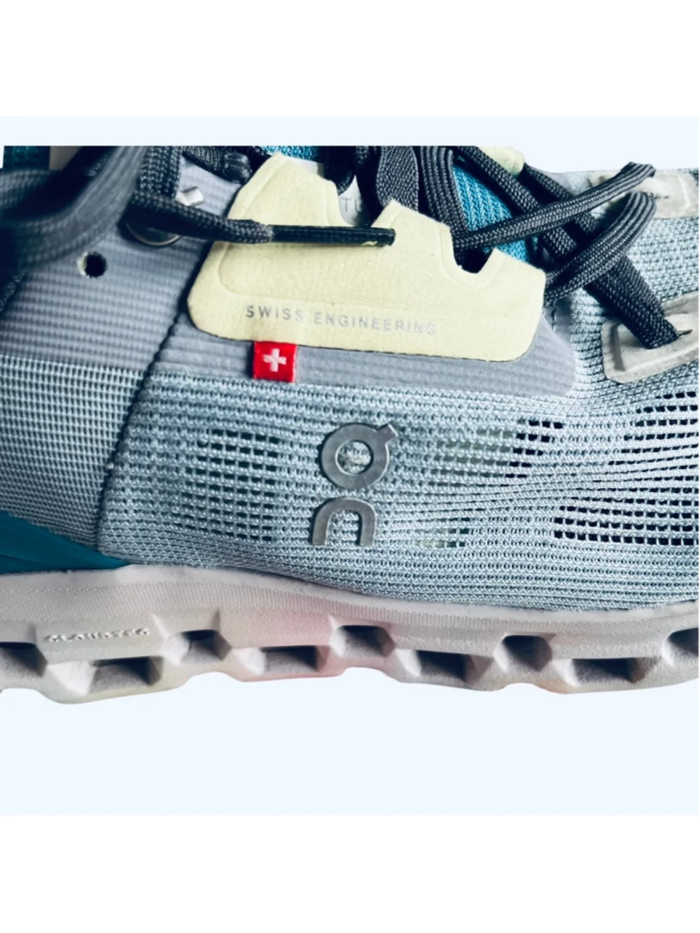 ON Running Cloud Sneakers Womans Light Blue and Yellow Sz 8